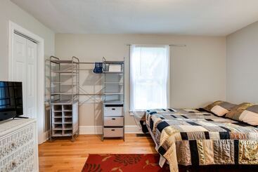 קוטג'' Pet Friendly Travelers Rest Home W/ Covered Patio