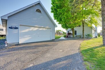 Riverfront Au Gres Cottage W/ Fire Pit & Grill!