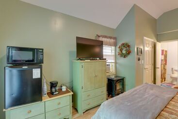 بيت ريفى Secluded Mountain Cabin W/ Decks + Gazebo!