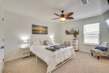 コテージ Spacious Freeport Home W/ Deck & 2 Living Areas!