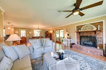 بيت ريفى The Travis House At Lantern Springs  On Farm!