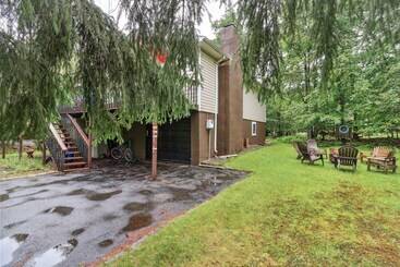 کلبه Tobyhanna Home W/ Fire Pits   9 Mi To Kalahari!