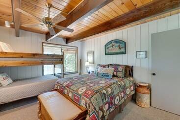 Сельский дом Airy Arnold Cabin Stay W/ Deck + Mountain Views!