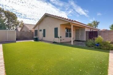 Gîte Rural Modern Peoria Home W/ Pool Access & Private Yard!