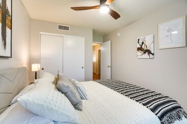 بيت ريفى Modern Peoria Home W/ Pool Access & Private Yard!