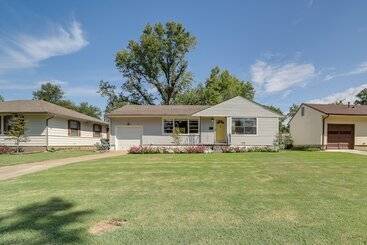 Mökkimajoitus Stylish Tulsa Home W/ Modern Updates!