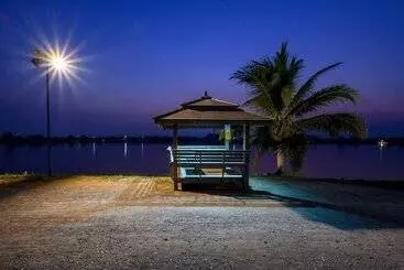 Hotel Beung Sampathuan Nakornchaisri Resort