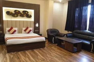 هتل Vibharaj Palace