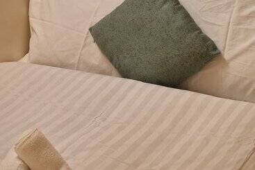 Резиденция Beautiful 1 Room House In London