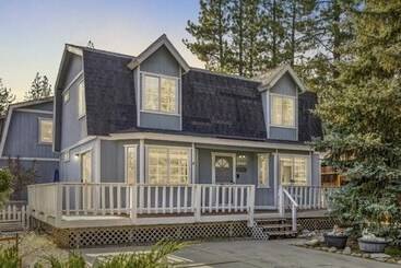 کلبه The Lost Boys Hideaway