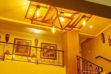 هتل Ezulwini Villa