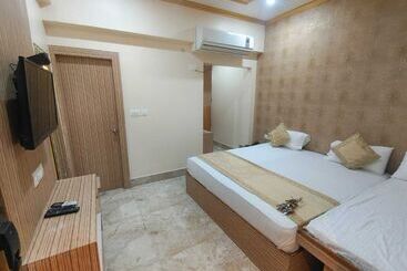 Hotel Sarnath International