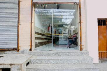 ホテル The Royal Stay