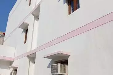 Bed and Breakfast Roop Niwas