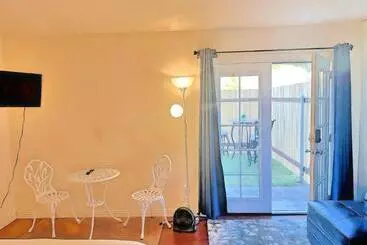 ペンション Magiq Private Master En Suite W Private Bathroom  Private Entrance Patio Yard No Shared Spaces