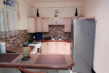 پانسیون Tyla Apartment