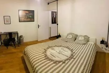 Bed and Breakfast La Fermette: Logis Indépendant Proche D Arras Sur Cours Au Carré