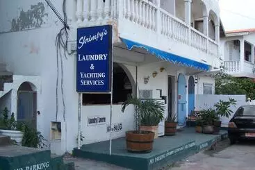 هتل کپسول Shrimpy S Waterfront Hostel And Crew Quarters