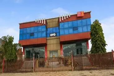Oyo Flagship Radhe Radhe Hotels