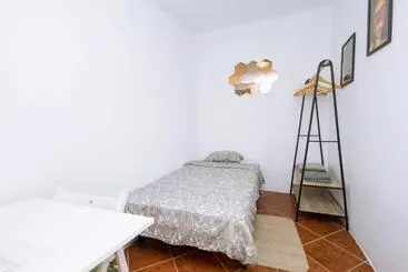 Majatalo Shared Apartment With Bright Private Patio In Lisboa