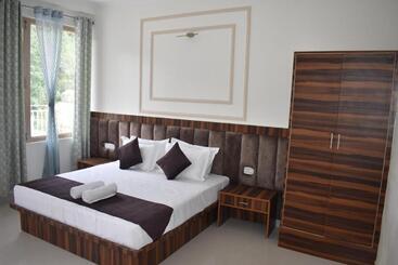 Chopta House Hotel And Restaurant