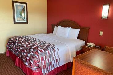 فندق Dequeen Courtyard Inn