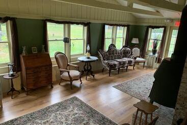 Lovett S Inn And Restaurant