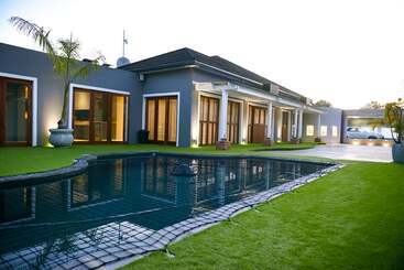 膳宿费 Two Fat Owls Guesthouse