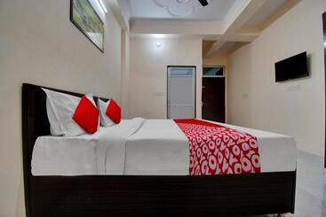 בית מלון כפרי O Shree Shyam Palace