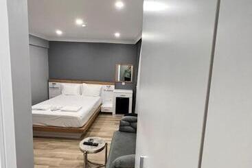 Hotel Sereni̇ty Sui̇t