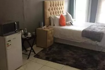 ペンション De Capital Guest House