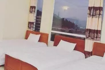 Bed and Breakfast Tour Dong Van Stone Plateau