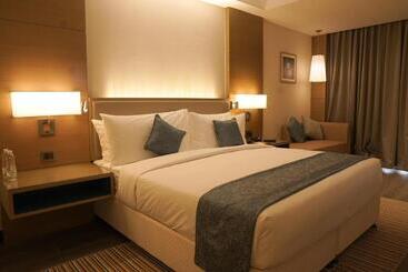 בית מלון כפרי Gokulam Grand Trivandrum