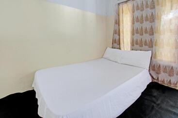 בית מלון כפרי Oyo Life 92853 Kost 999