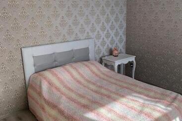 پانسیون Villa Roza Guest House