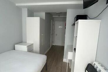 Huoneistohotelli 3 St John S Close