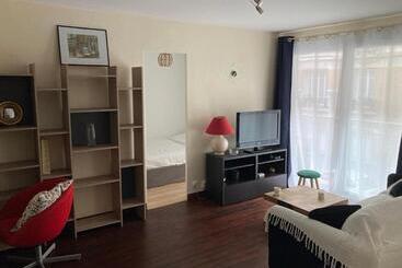 Bed and Breakfast Cosy Clichy Parc Salengro