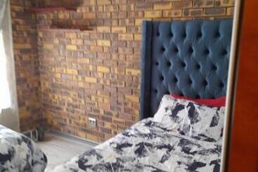 膳宿费 Chappel Hide Out