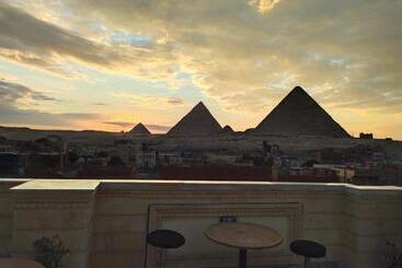 پانسیون Mamado Pyramids View