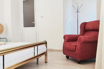 Pensjonat Villa Tato: Horizon Haven With Panoramic Sea Views In Himare