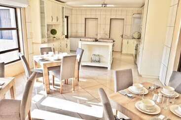 Dineos Lodge And Spa