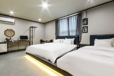 Мотель Changwon Jinhae Hotel The Syap