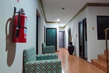 펜션 Hostal Ixchel   Wifi, Hot Water, Ac, In Valladolid Downtown