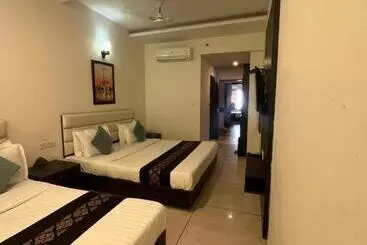 Hotel Jb Residency Zirakpur !! Top Rated & Most Awarded Property In Zirakpur