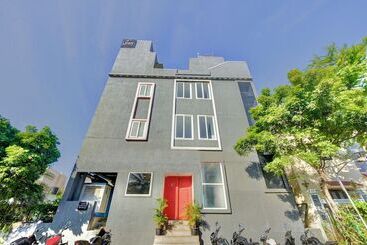 Upar Hotels Uthandi, Ecr