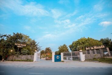 Resort Bel La Monde Hotel Nh8 At 6km From Igi Airport Delhi