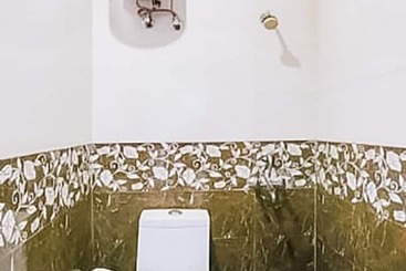 Roomshala 036 Hotel Orlov