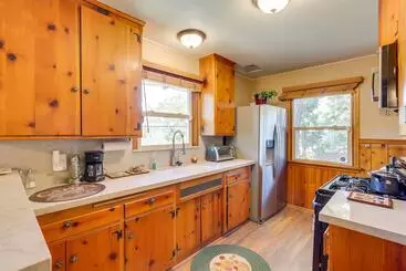 Mökkimajoitus Crestline Cabin: Close To Lake Arrowhead & Skiing