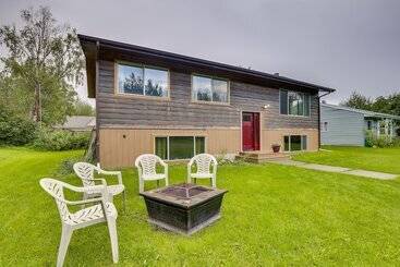 Hus på landet Serene Palmer Home: Walk To Downtown & Riverfront!