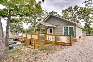 Mökkimajoitus Lakefront Home W/ Private Dock In Sunrise Beach!